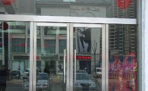 西宁不锈钢玻璃门安装与维护实用指南